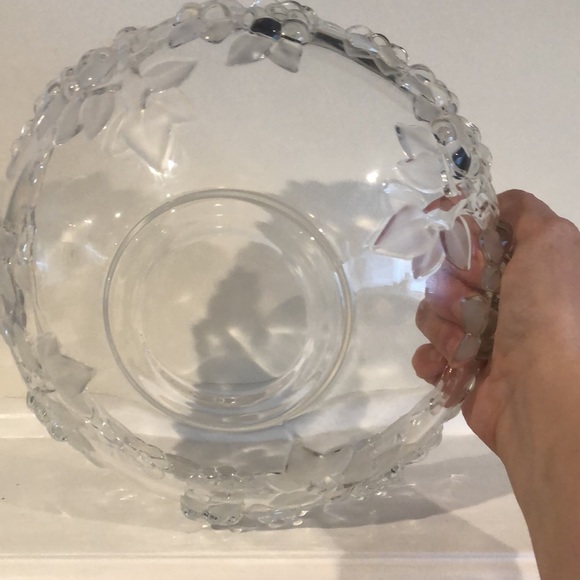 Mikasa Walther Centerpiece Crystal Bowl Clear Embossed Flowers Frosted Leaves - Picture 3 of 3